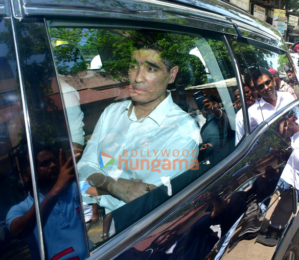 photos rakul preet singh jackky bhagnani and others attend manish malhotras mothers last rites 21