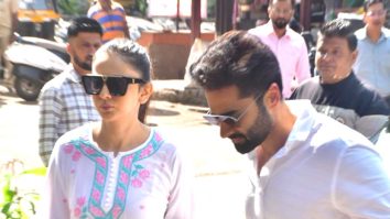 Photos: Rakul Preet Singh, Jackky Bhagnani and others attend Manish Malhotra’s mother’s last rites