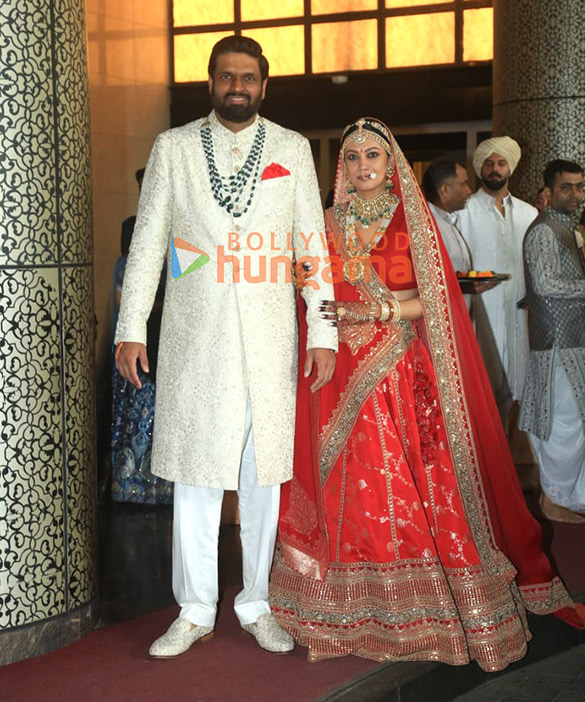 photos ravi bhangchandka and eka lakhani pose for paps after wedding 4