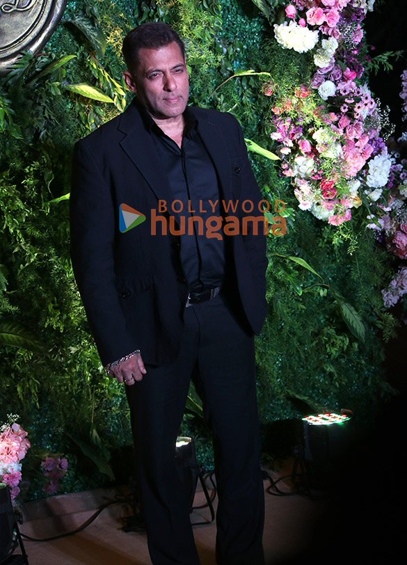 Photos: Salman Khan, Aamir Khan, Tiger Shroff, Farhan Akhtar and others at Komal Nahta’s son Mohak Nahta’s wedding reception