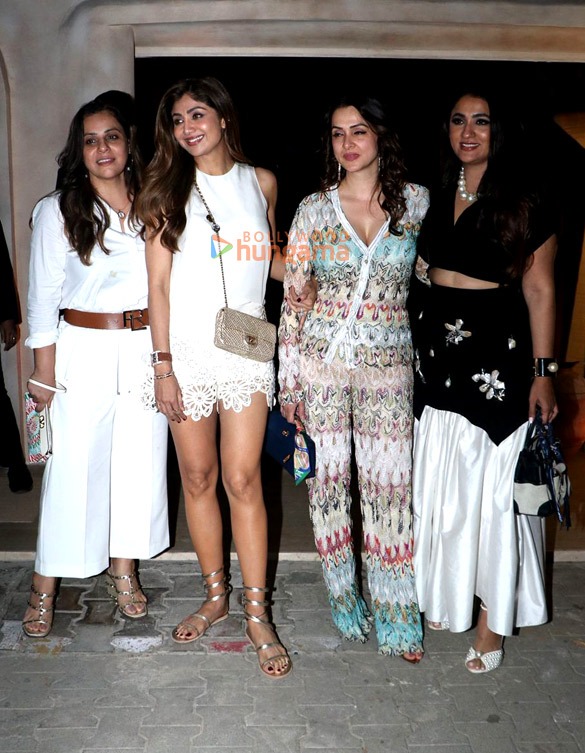photos shilpa shetty taniya deol and mamta anand snapped at bastian juhu 2