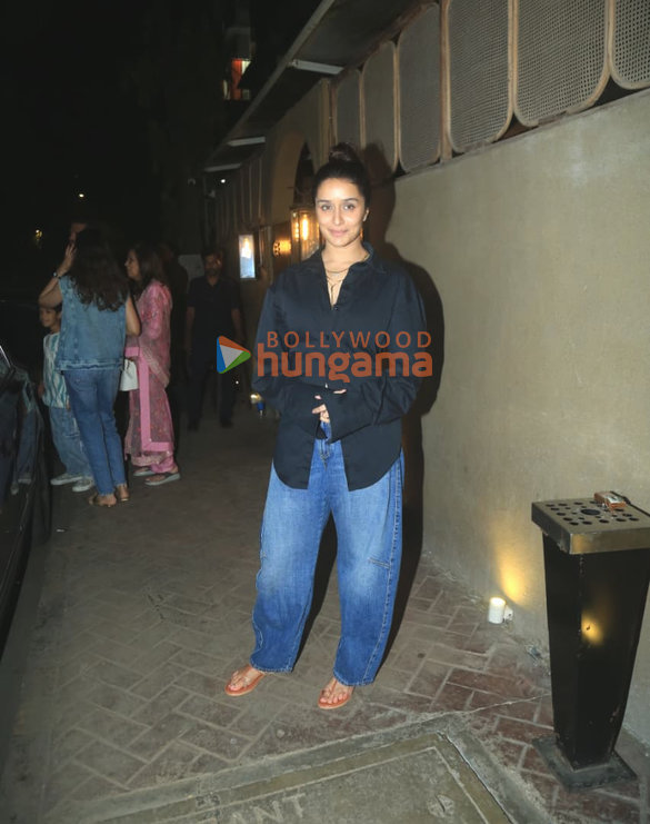 Photos: Shraddha Kapoor snapped in Bandra Photos: Shraddha Kapoor snapped in Bandra