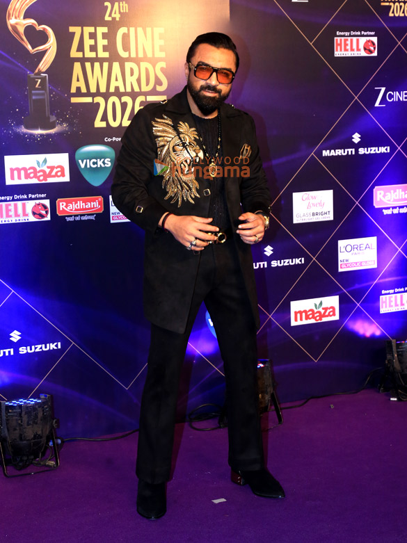 photos varun dhawan rajkummar rao riteish deshmukh and others grace the zee cine awards 2026 26