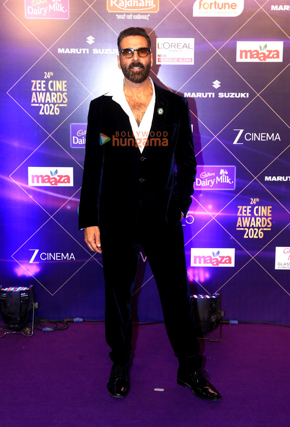 photos varun dhawan rajkummar rao riteish deshmukh and others grace the zee cine awards 2026 46