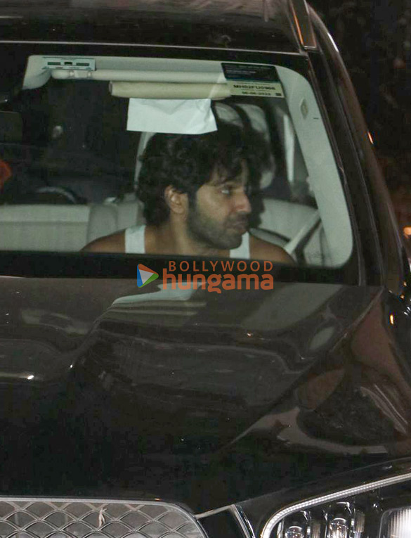 photos varun dhawan snapped outside a gym in juhu 4