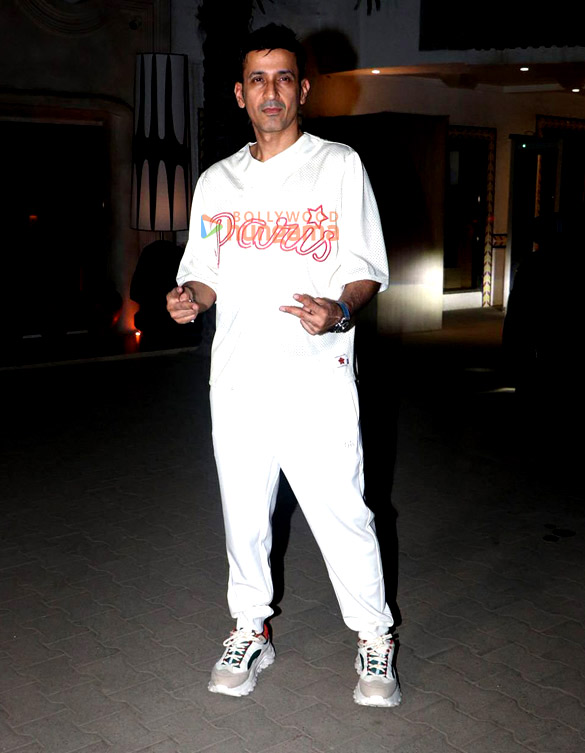 photos vicky kaushal mozez singh guneet monga and others snapped at bastian in bandra 4