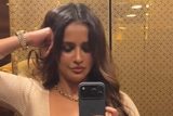 Aisha Sharma & mirror selfies