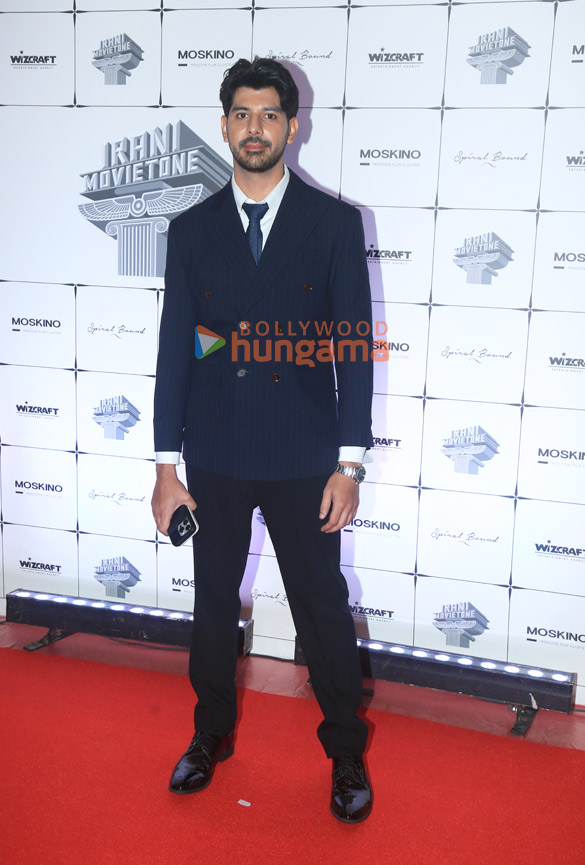 photos aamir khan javed akhtar rajkumar hirani anil kapoor sooraj barjatya and others grace the red carpet celebration of boma 1