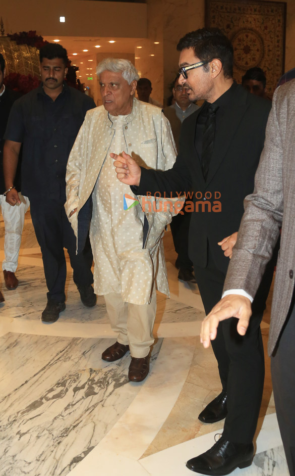 photos aamir khan javed akhtar rajkumar hirani anil kapoor sooraj barjatya and others grace the red carpet celebration of boma 26