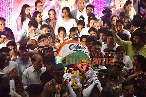 photos aamir khan ranveer singh vicky kaushal tabu asha parekh vivek oberoi sachin tendulkar zanai bhosle and others pay last respects to the late asha bhosle 10
