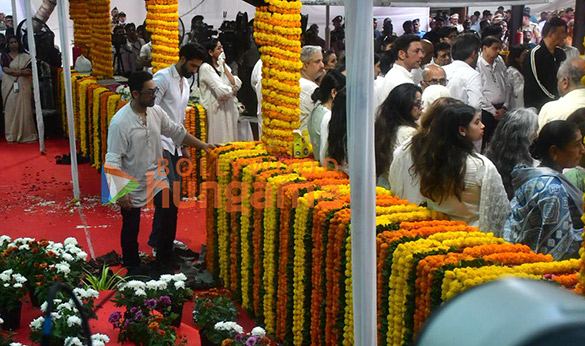 photos aamir khan ranveer singh vicky kaushal tabu asha parekh vivek oberoi sachin tendulkar zanai bhosle and others pay last respects to the late asha bhosle 18