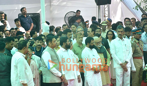 photos aamir khan ranveer singh vicky kaushal tabu asha parekh vivek oberoi sachin tendulkar zanai bhosle and others pay last respects to the late asha bhosle 8