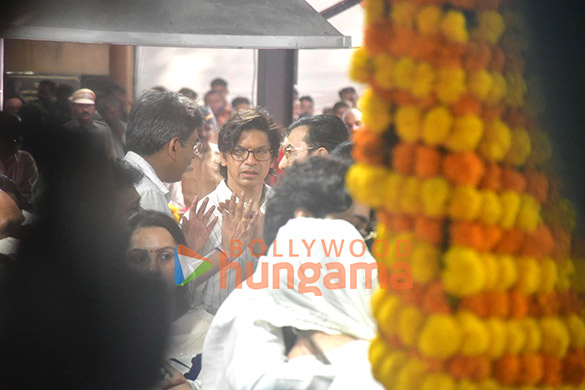 photos aamir khan ranveer singh vicky kaushal tabu asha parekh vivek oberoi sachin tendulkar zanai bhosle and others pay last respects to the late asha bhosle 9