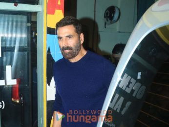 Photos: Akshay Kumar and Twinkle Khanna snapped in Bandra Photos: Akshay Kumar and Twinkle Khanna snapped in Bandra