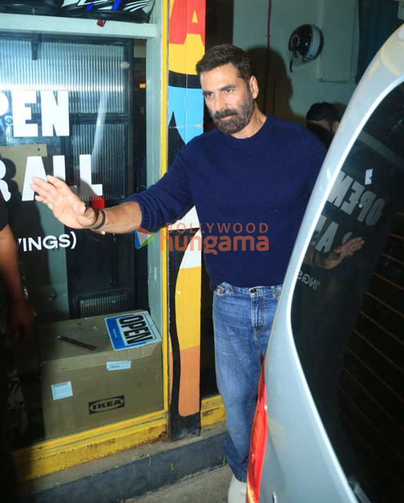 photos akshay kumar and twinkle khanna snapped in bandra 6