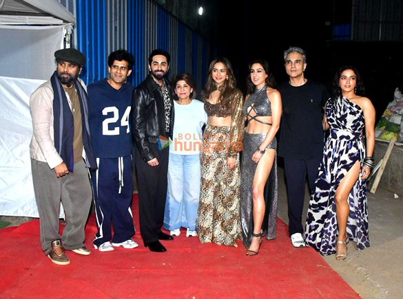 photos ayushmann khurrana sara ali khan rakul preet singh wamiqa gabbi and others snapped during the song shoot of their film pati patni aur woh do 1