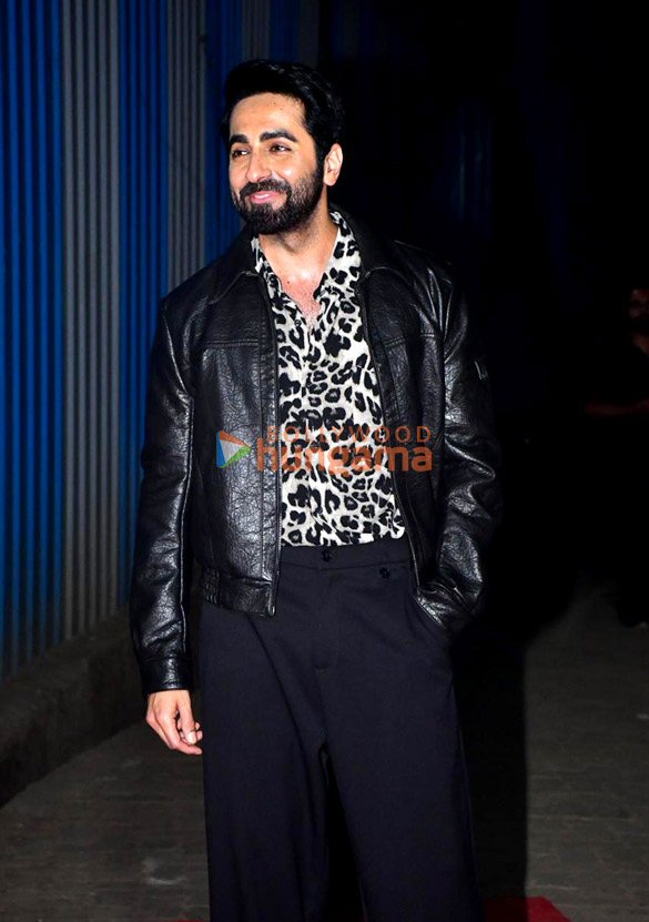 photos ayushmann khurrana sara ali khan rakul preet singh wamiqa gabbi and others snapped during the song shoot of their film pati patni aur woh do 12