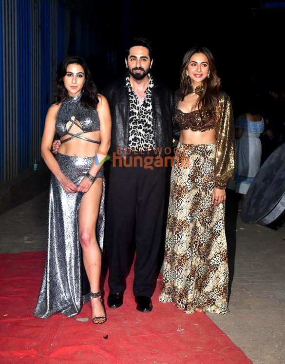 photos ayushmann khurrana sara ali khan rakul preet singh wamiqa gabbi and others snapped during the song shoot of their film pati patni aur woh do 6
