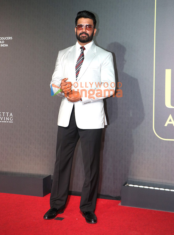 photos dia mirza sunny leone bobby deol and others snapped at indian national cine academy awards inca 32