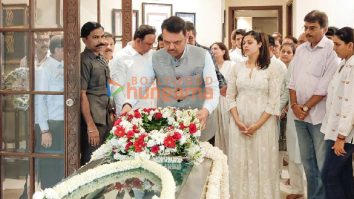 Photos: Maharashtra CM Devendra Fadnavis paying last respects to the late Asha Bhosle