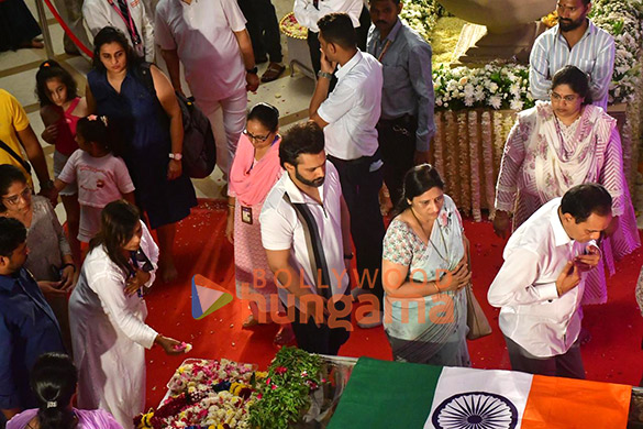 photos ranveer singh tabu asha parekh vivek oberoi sachin tendulkar zanai bhosle and others pay last respects to the late asha bhosle 4200 18