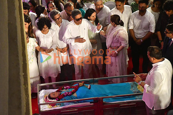 photos ranveer singh tabu asha parekh vivek oberoi sachin tendulkar zanai bhosle and others pay last respects to the late asha bhosle 4200 2