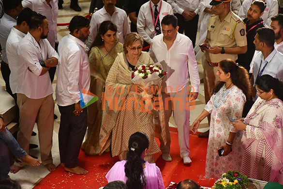photos ranveer singh tabu asha parekh vivek oberoi sachin tendulkar zanai bhosle and others pay last respects to the late asha bhosle 4200 22