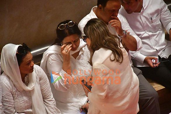 photos ranveer singh tabu asha parekh vivek oberoi sachin tendulkar zanai bhosle and others pay last respects to the late asha bhosle 4200 25