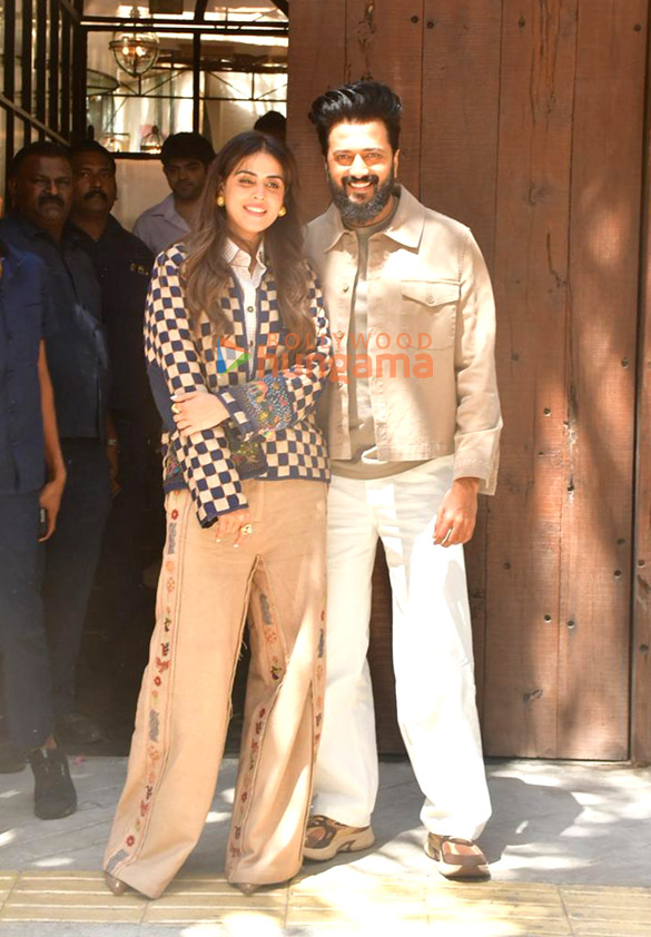 Photos: Riteish Deshmukh and Genelia Deshmukh snapped in Juhu Photos: Riteish Deshmukh and Genelia Deshmukh snapped in Juhu