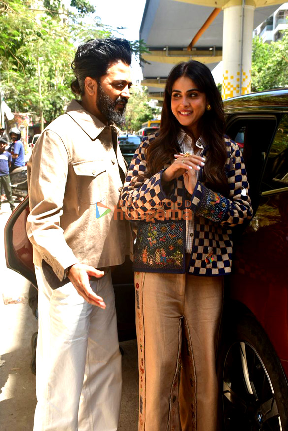 photos riteish deshmukh and genelia deshmukh snapped in juhu 5