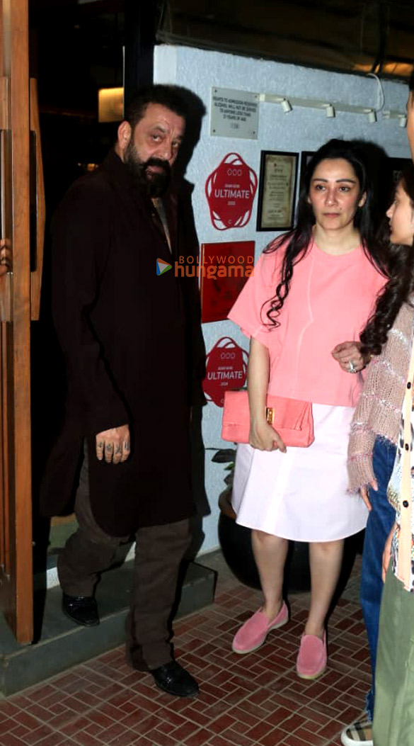 photos sanjay dutt fardeen khan and their families snapped in bandra 2