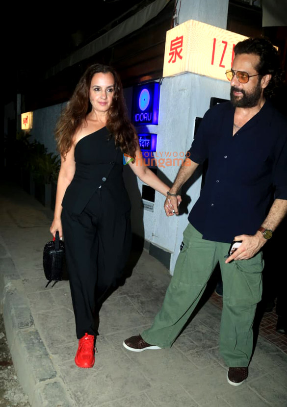photos sanjay dutt fardeen khan and their families snapped in bandra 6