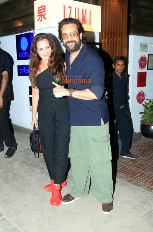 photos sanjay dutt fardeen khan and their families snapped in bandra 7