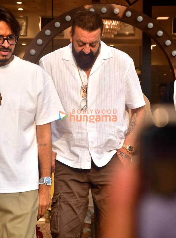 photos sanjay dutt snapped in juhu 3 3