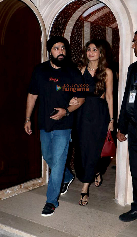 Photos: Shilpa Shetty and Raj Kundra sanpped in Juhu Photos: Shilpa Shetty and Raj Kundra sanpped in Juhu