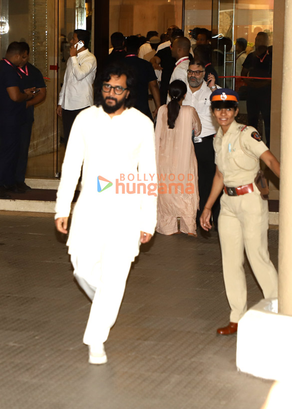 photos tabu asha parekh sachin tendulkar zanai bhosle and others pay last respects to the late asha bhosle 2026 1