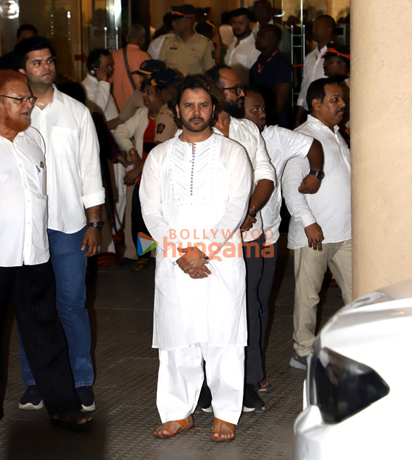 photos tabu asha parekh sachin tendulkar zanai bhosle and others pay last respects to the late asha bhosle 2026 13