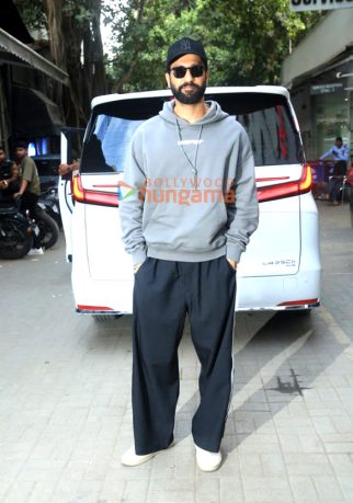Photos: Vicky Kaushal snapped in Town
