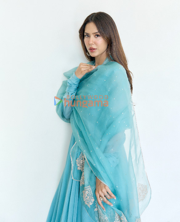 sonam bajwa 03