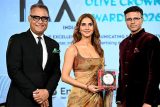 Neeraj Roy in conversation with Vaani Kapoor at Olive Crown Awards