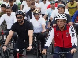 Ayushmann Khurrana joins Union Minister Mansukh Mandaviya to celebrate Common Wealth Games Day at the 75th edition of the Fit India Sundays on Cycle