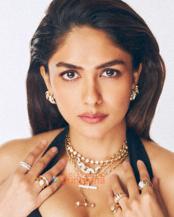 mrunal thakur 5 82