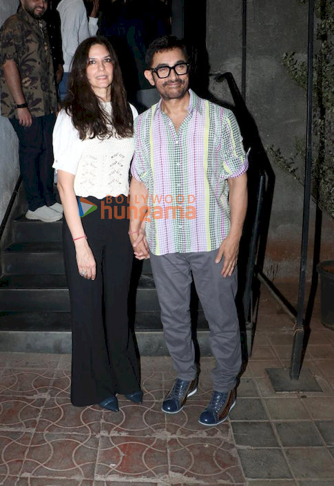Photos: Aamir Khan, Gauri Spratt, Rajpal Yadav and Ashoke Pandit snapped in Juhu Photos: Aamir Khan, Gauri Spratt, Rajpal Yadav and Ashoke Pandit snapped in Juhu