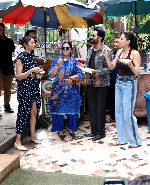 photos ayushmann khurrana rakul preet singh and sara ali khan snapped promoting pati patni aur woh do 4