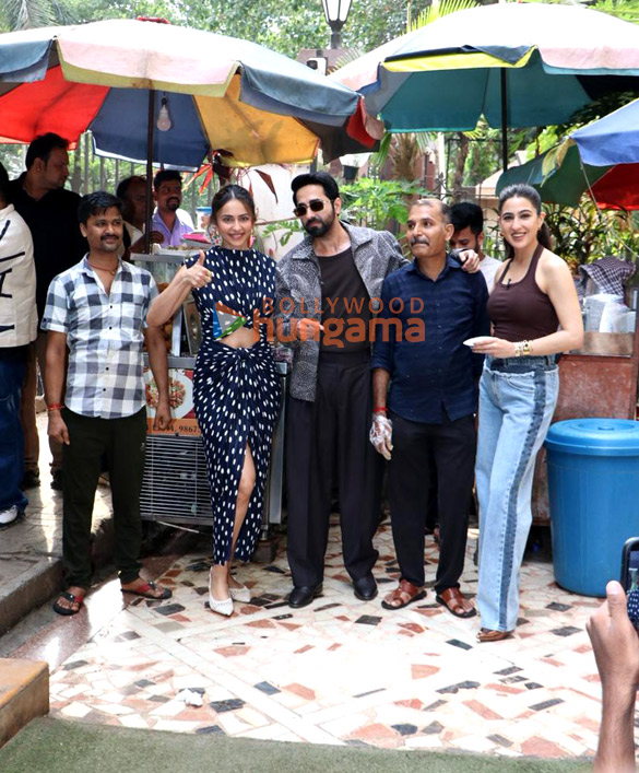 photos ayushmann khurrana rakul preet singh and sara ali khan snapped promoting pati patni aur woh do 6