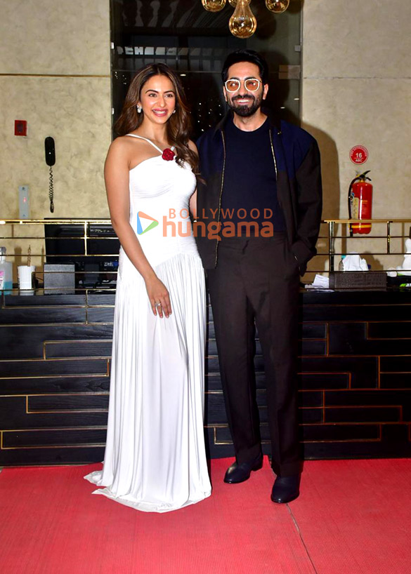 photos ayushmann khurrana sara ali khan rakul preet singh and wamiqa gabbi snapped promoting pati patni aur woh do 10