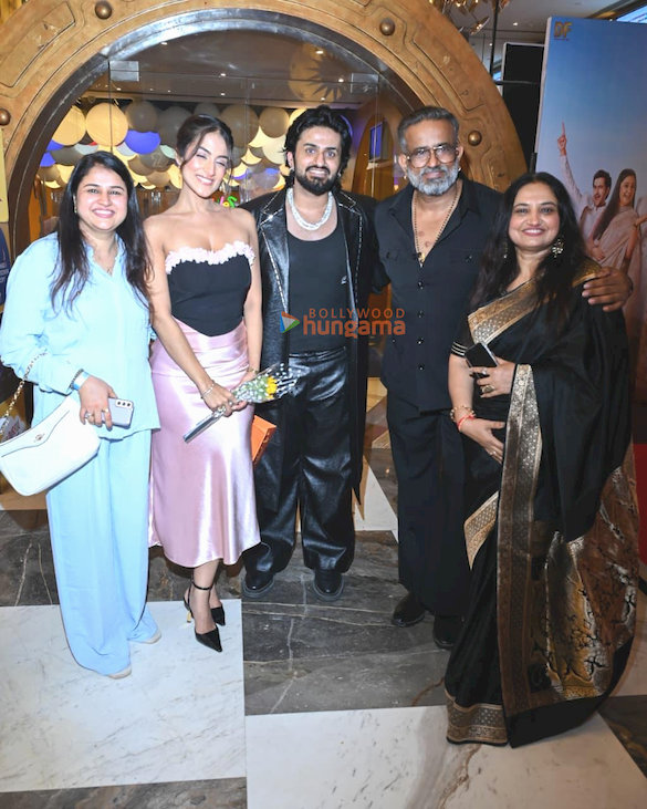 photos celebs grace the grand premiere of vaanki chuki love story 21