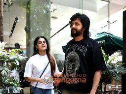 Photos: Genelia Deshmukh and Riteish Deshmukh spotted outside a cafe in Khar