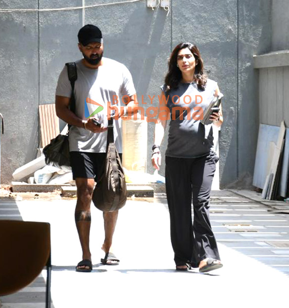 Photos: Karishma Tanna snapped with her husband Varun Bangera outside the gym Photos: Karishma Tanna snapped with her husband Varun Bangera outside the gym
