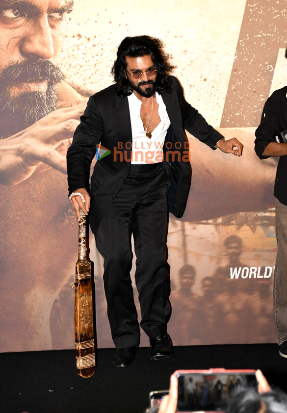 photos ram charan janhvi kapoor buchi babu sana and others snapped at peddi trailer launch in mumbai 2
